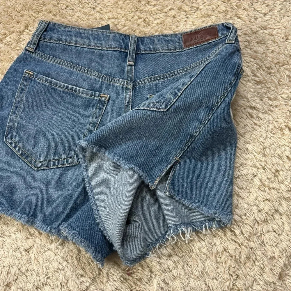 Hollister Womens Ultra high rise Denim Shorts size W26 - Picture 5 of 11